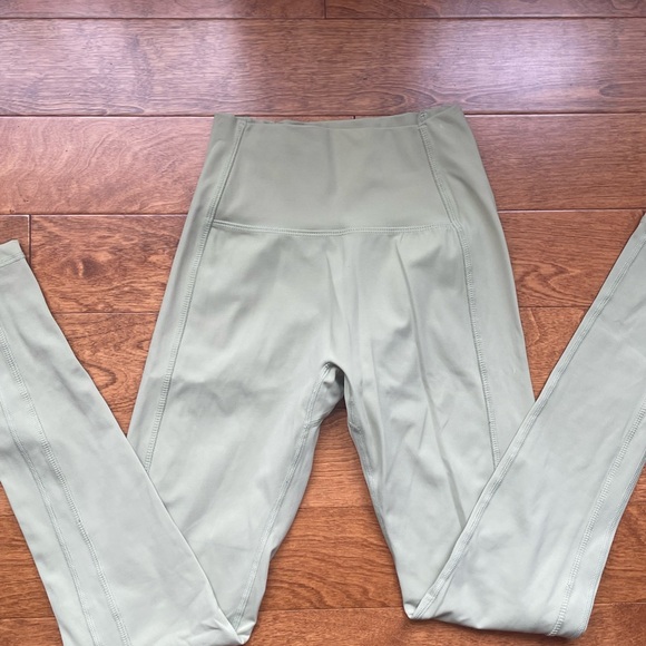 Alphalete pulse kinetic legging - Picture 3 of 3